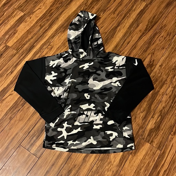 Nike Other - Nike youth XL hoodie. Nike emblem peeling a bit on sleeve